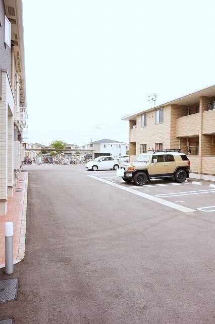 物件外観写真3　(駐車場)