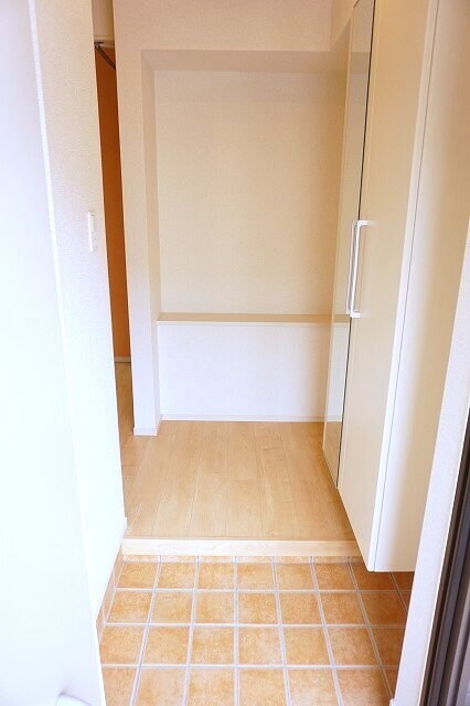 物件内観写真11　(玄関)