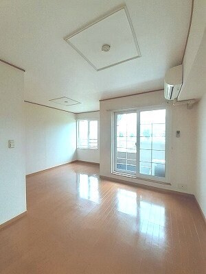 物件内観写真4　(居室・リビング)