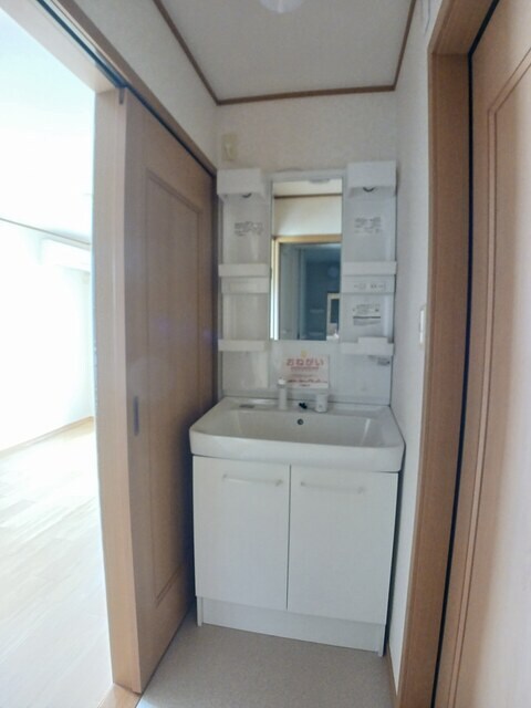 物件内観写真8　(洗面所)