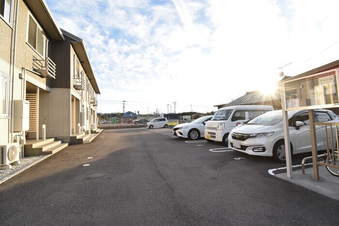 物件外観写真2　(駐車場)