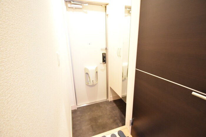 物件内観写真16　(玄関)