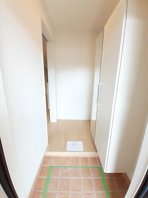 物件内観写真12　(玄関)