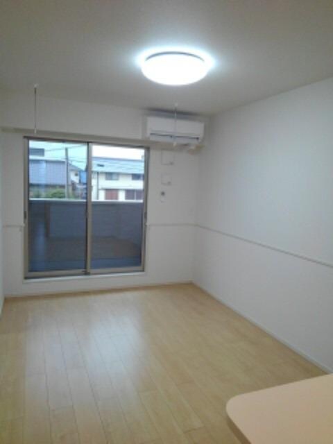 物件内観写真9　(居室・リビング)