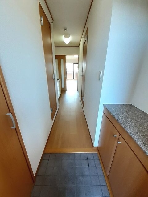 物件内観写真10　(玄関)