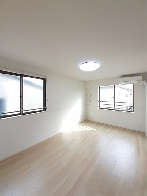 物件内観写真6　(居室・リビング)