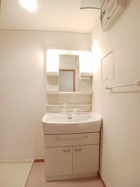 物件内観写真11　(洗面所)