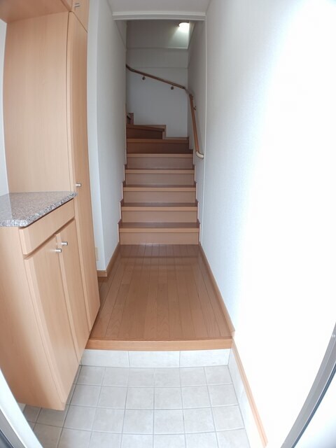 物件内観写真11　(玄関)