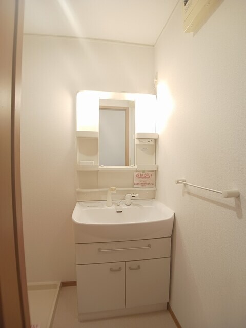 物件内観写真11　(洗面所)