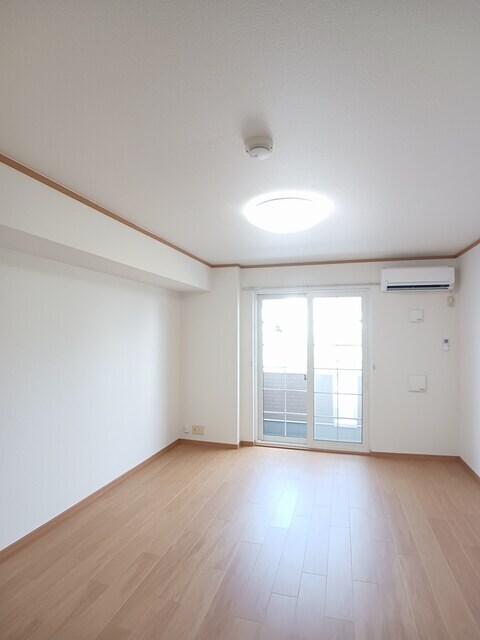 物件内観写真8　(居室・リビング)