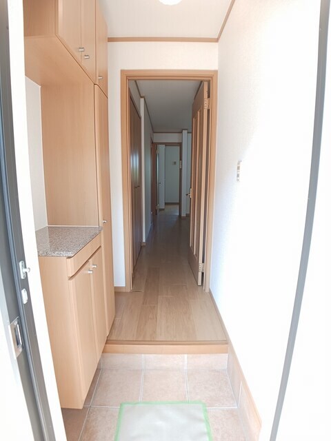 物件内観写真11　(玄関)