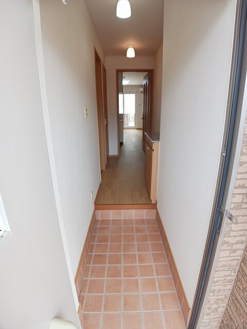 物件内観写真10　(玄関)