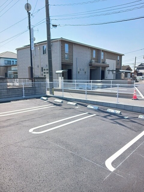 物件外観写真2　(駐車場)