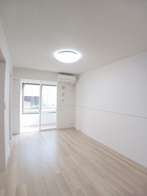 物件内観写真8　(居室・リビング)