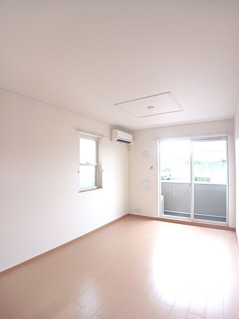 物件内観写真8　(居室・リビング)