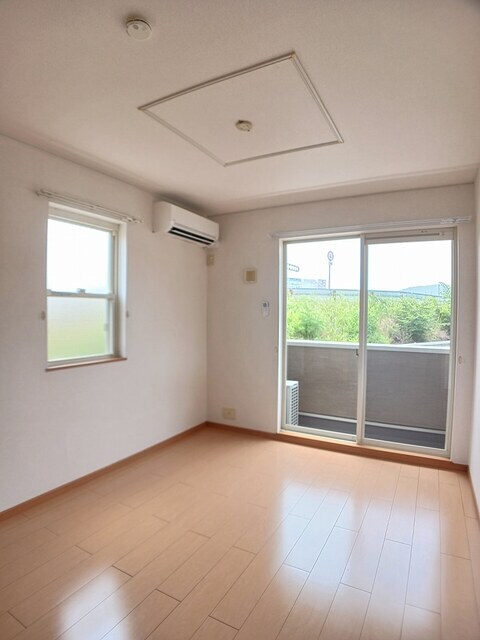 物件内観写真8　(居室・リビング)