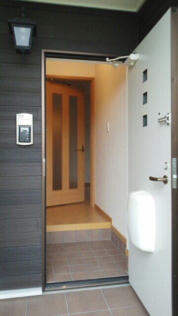 物件内観写真10　(玄関)