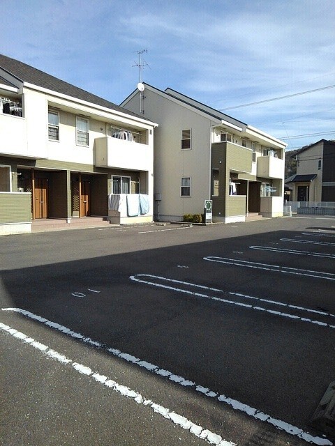 物件外観写真3　(駐車場)