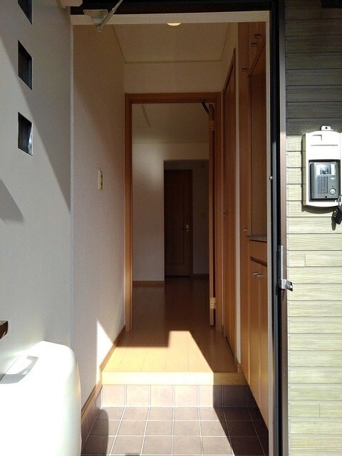 物件内観写真12　(玄関)