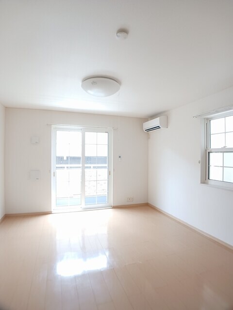 物件内観写真8　(居室・リビング)