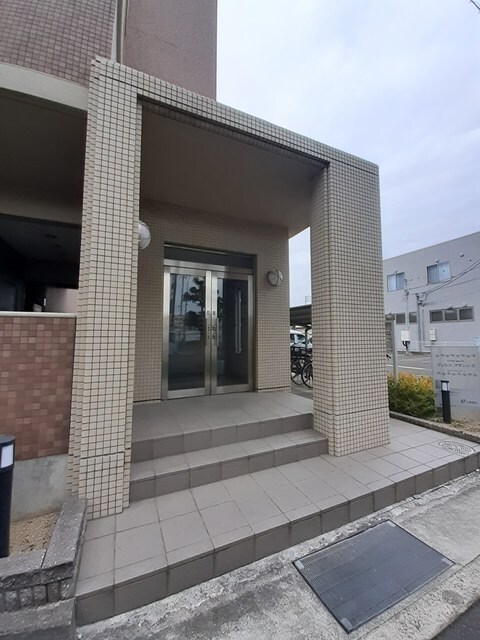 物件外観写真2　(エントランス)