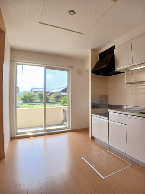 物件内観写真8　(居室・リビング)