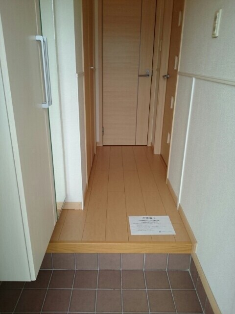 物件内観写真10　(玄関)