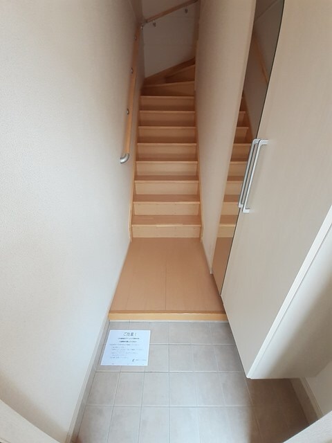 物件内観写真10　(玄関)