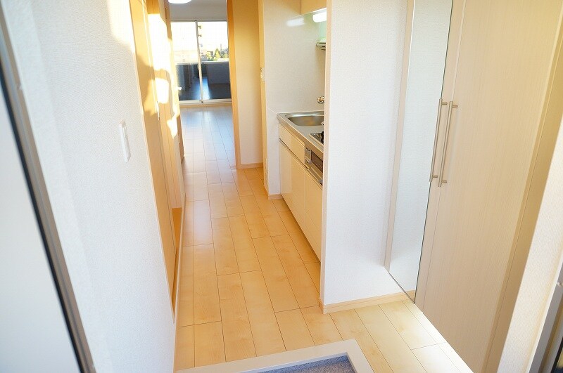 物件内観写真9　(玄関)