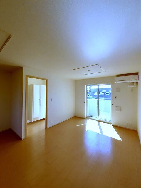 物件内観写真8　(居室・リビング)