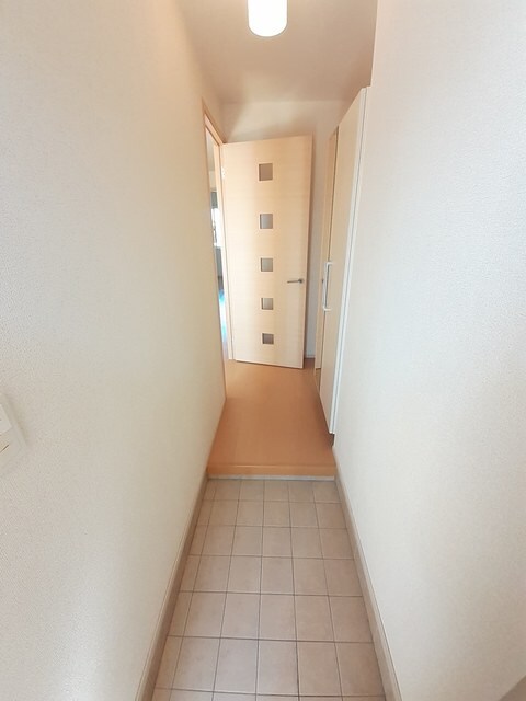 物件内観写真12　(玄関)