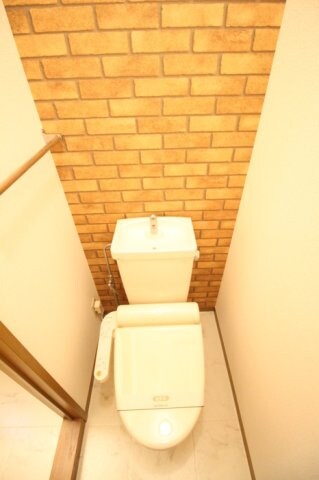 物件内観写真6　(温水洗浄暖房便座)