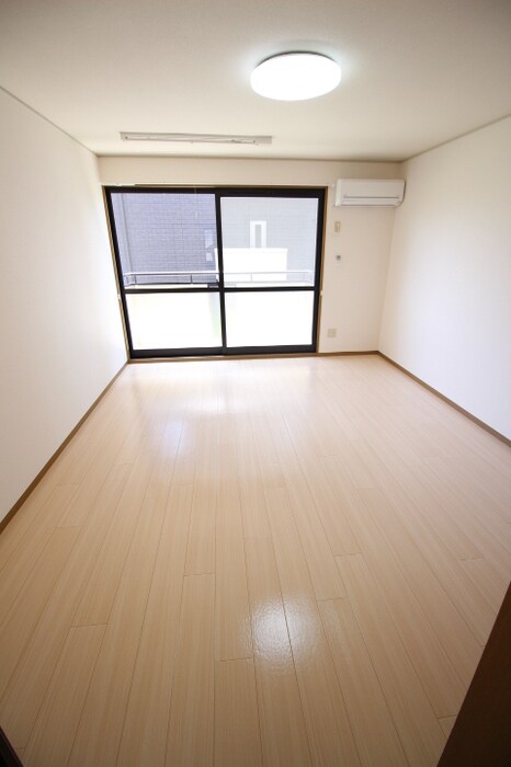 物件内観写真7　(洋室10帖)