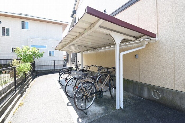 物件内観写真13　(駐輪場)