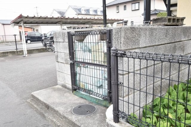 物件内観写真14　(ごみ庫)