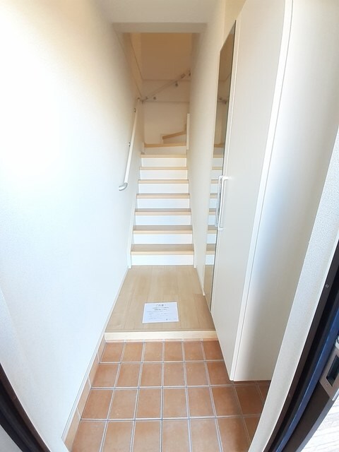 物件内観写真10　(玄関)