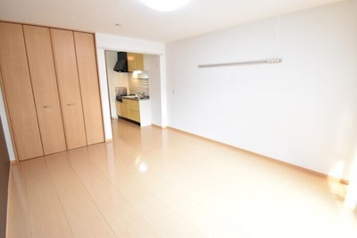 物件内観写真9　(洋室１２．８帖)