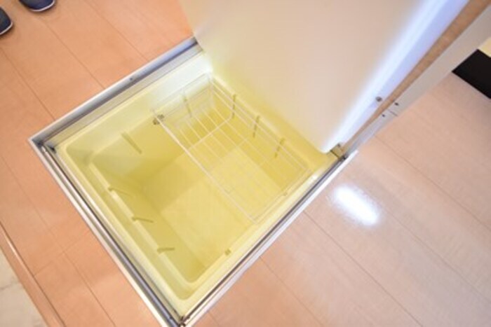 物件内観写真16　(床下収納)