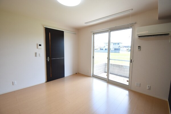 居室(ＬＤＫ１２帖)