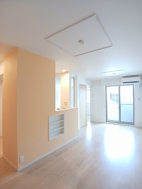 物件内観写真8　(居室・リビング)