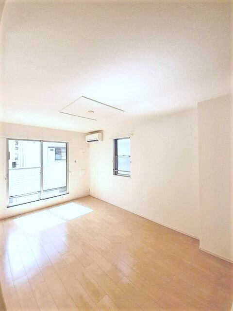 物件内観写真8　(居室・リビング)