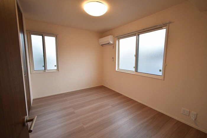 物件内観写真8　(洋室6.0帖)