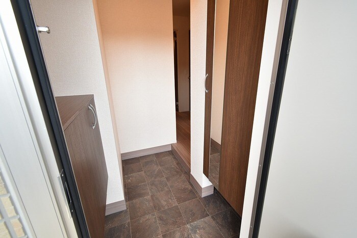 物件内観写真11　(玄関)