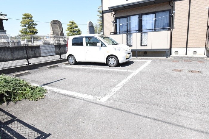 物件外観写真3　(駐車場)