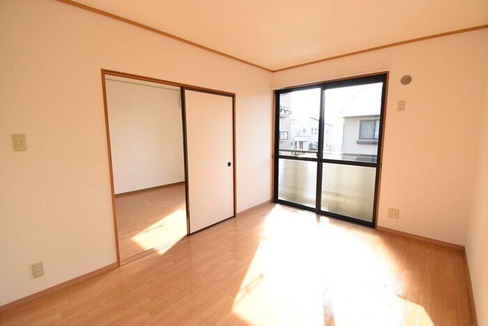 物件内観写真11　(南洋室６帖)