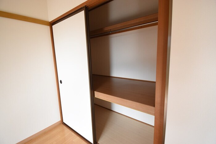物件内観写真13　(押入)