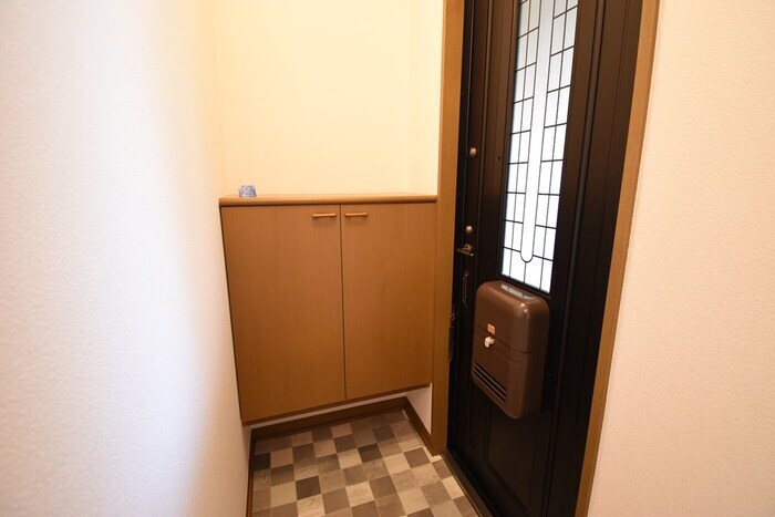 物件内観写真16　(玄関)
