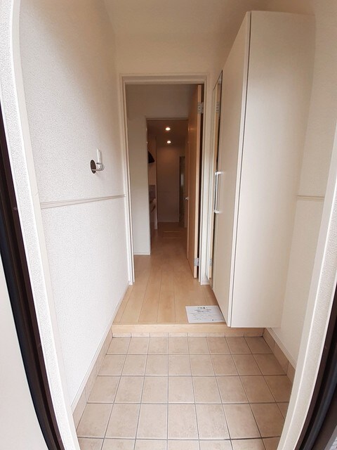 物件内観写真12　(玄関)