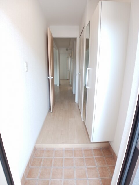 物件内観写真11　(玄関)