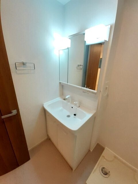 物件内観写真6　(洗面所)